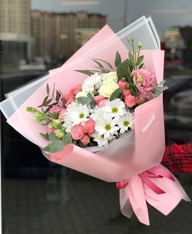 Букет цветов из: Розы, Лизиантусы и Хризантемы в Новоандросове